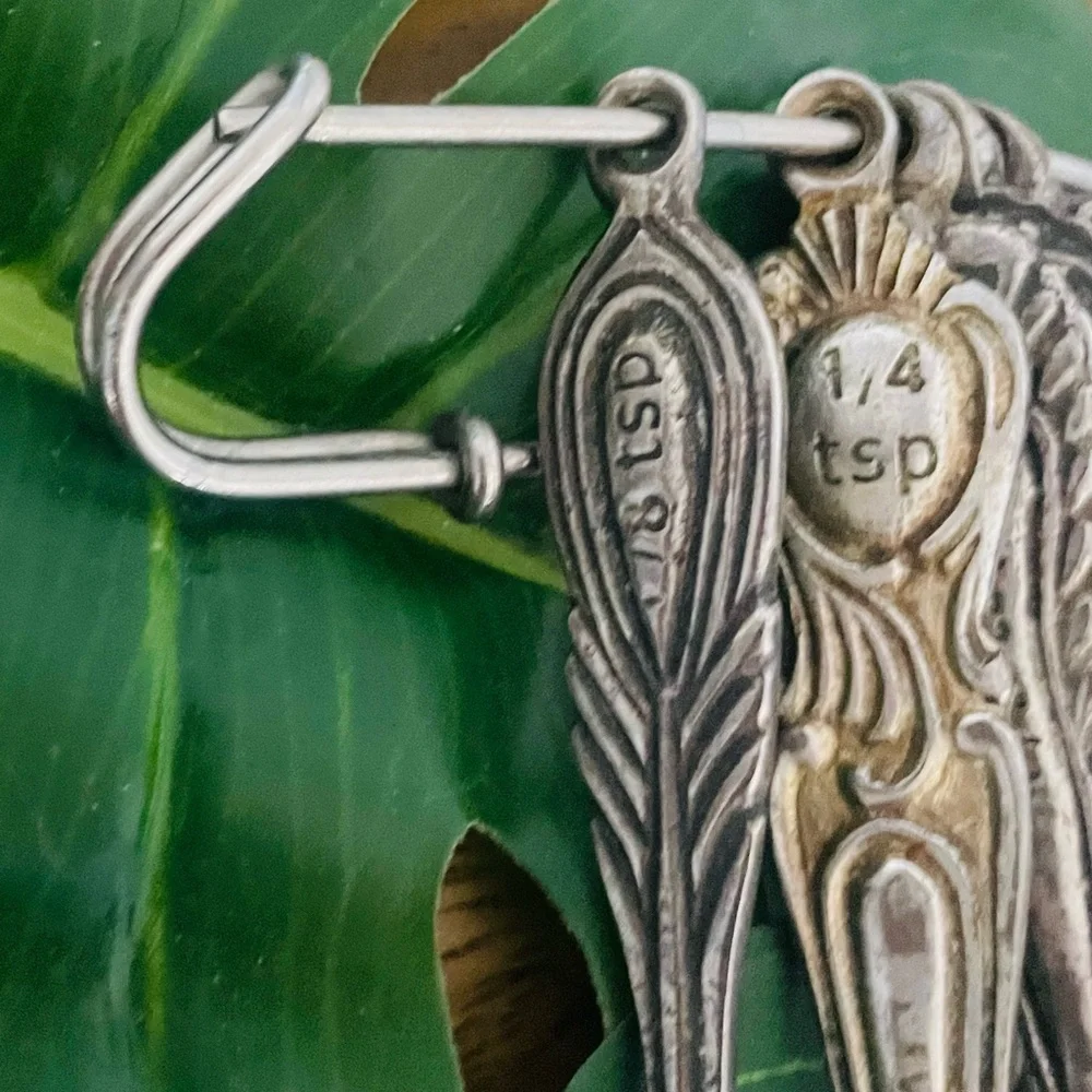 Anthropologie antique retro vintage style measuring spoon set of 5 safety pin